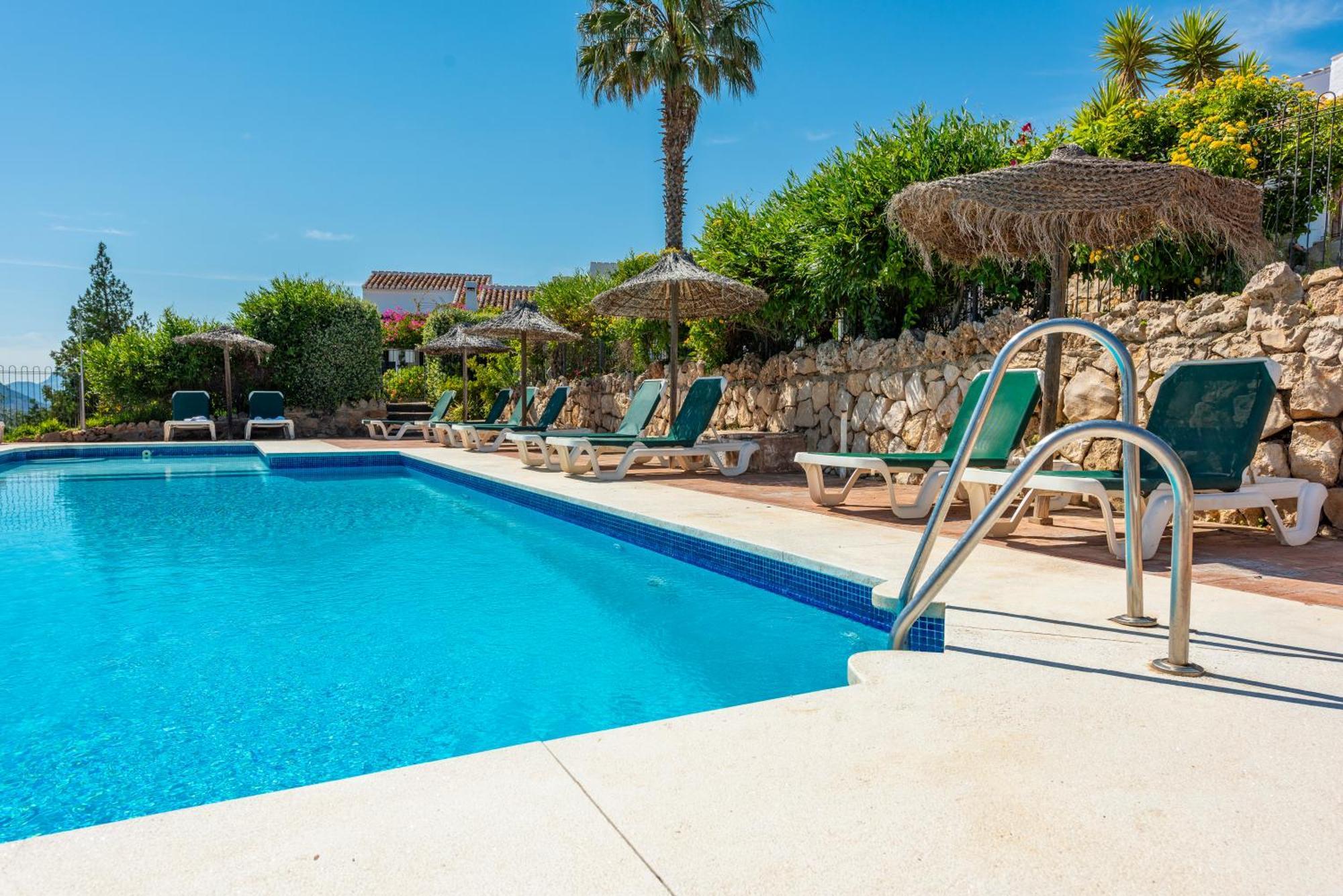 Cantueso Holiday Park Periana Exterior photo
