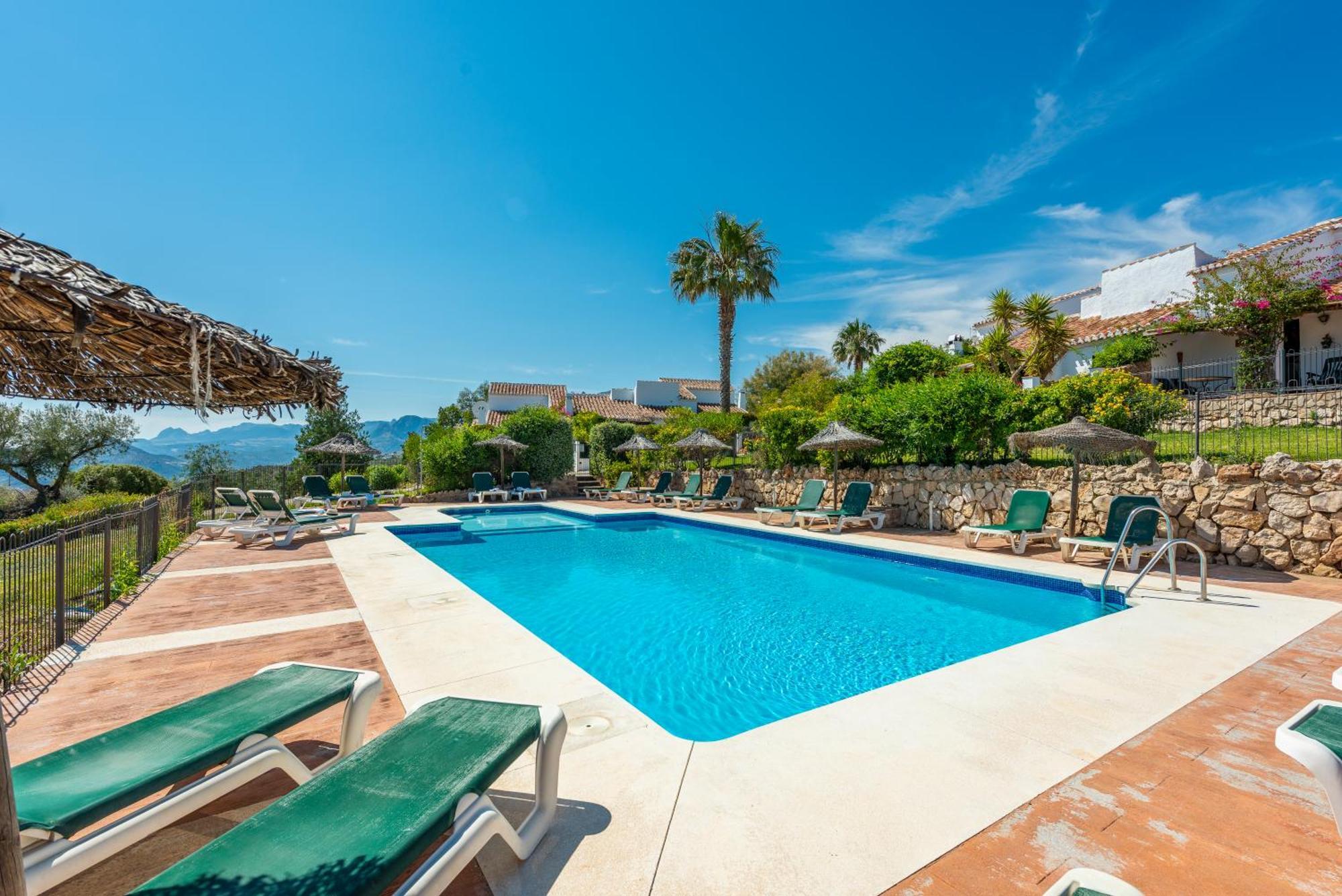Cantueso Holiday Park Periana Exterior photo